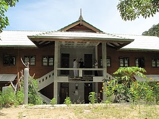 อาคารที่พักผู้ปฏิบัติธรรมสุภาพสตรี